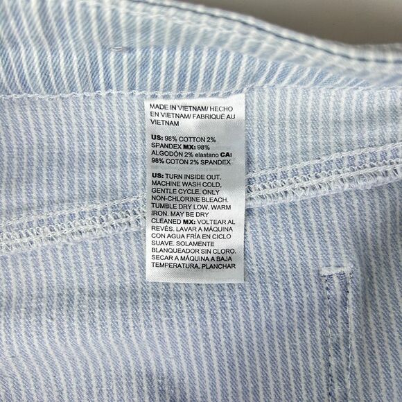 Chico's Blue & White Striped So Slimming‎ Girlfriend Slim Leg Shorts Size 10 - Picture 10 of 12